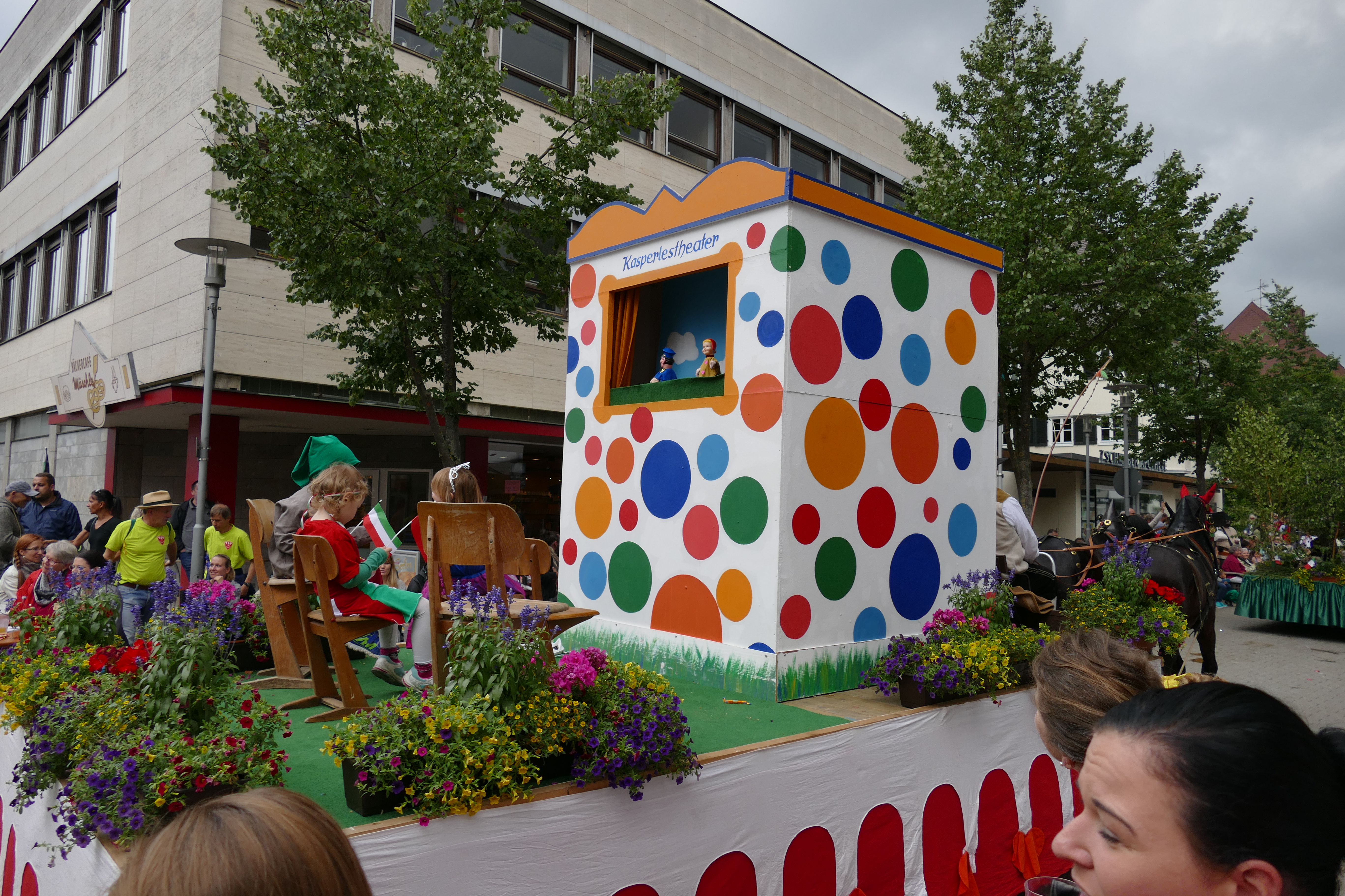 Kolpingwagen "Kasperletheater" auf dem Kinderfest Sonntagsumzug 2017 